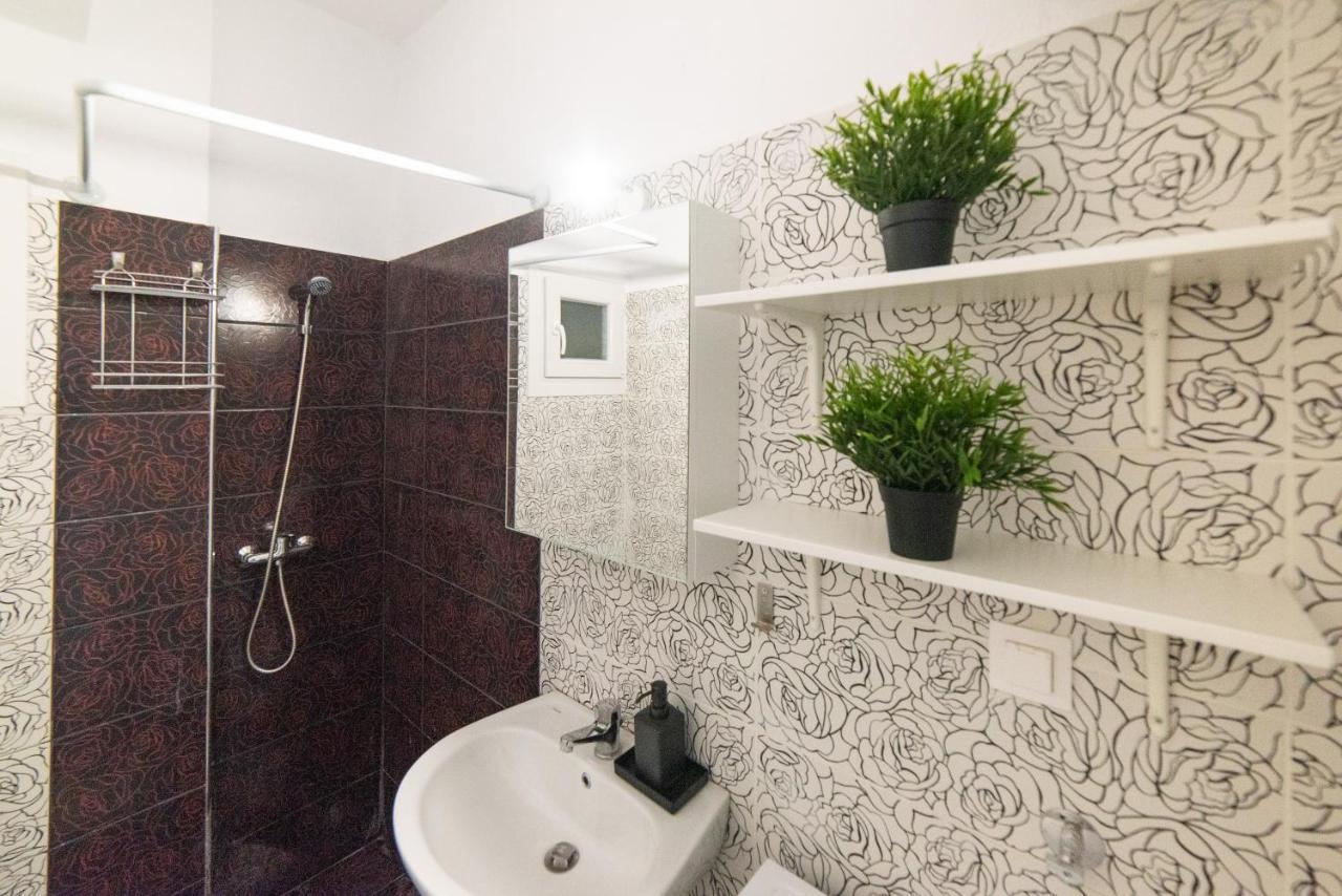 Chris & Mary Comfort Rooms 2 Skala Neon Epivaton ภายนอก รูปภาพ